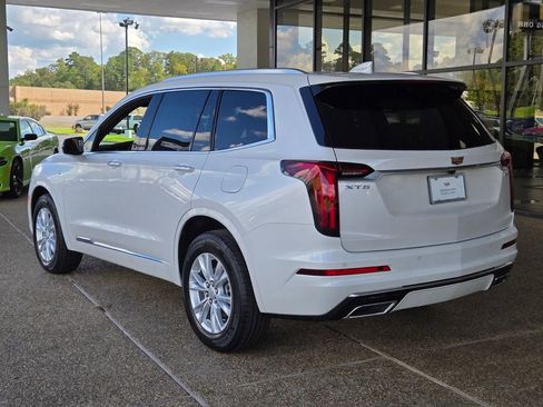 New 2025 Cadillac XT6 Luxury image 8