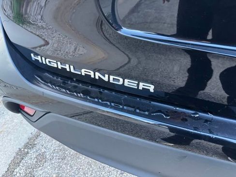 Used 2023 Toyota Highlander XLE AWD/4WD image 47