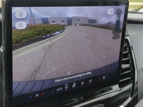 Used 2023 Ford Transit 350 XLT image 32