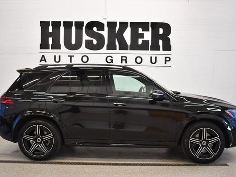 Used 2025 Mercedes-Benz GLE 350 4MATIC w/ AMG Line Exterior image 2