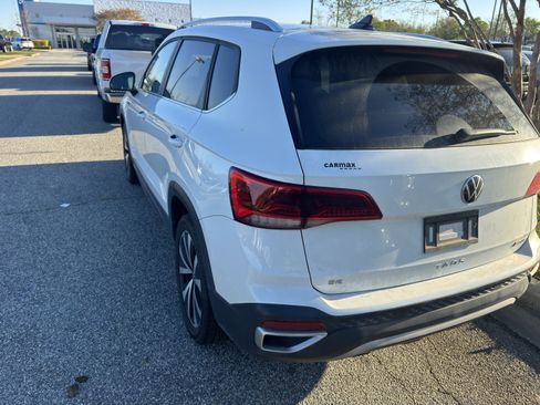 Used 2022 Volkswagen Taos SE image 8