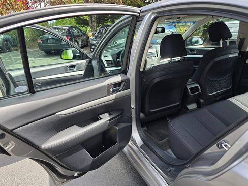 Used 2011 Subaru Legacy 2.5i Premium w/ All-Weather Pkg AWD/4WD image 9