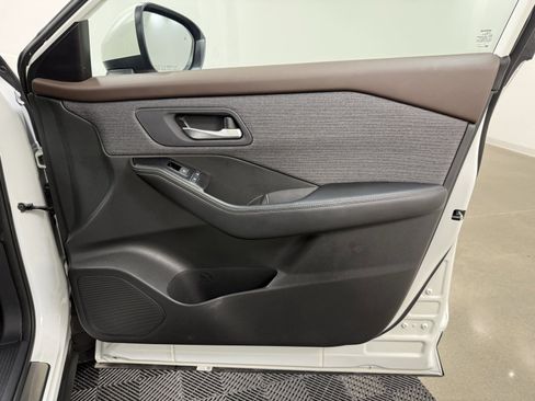 Used 2023 Nissan Rogue SV image 27