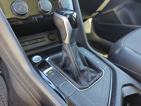 Certified 2023 Volkswagen Taos SE w/ Panoramic Sunroof Package image 27