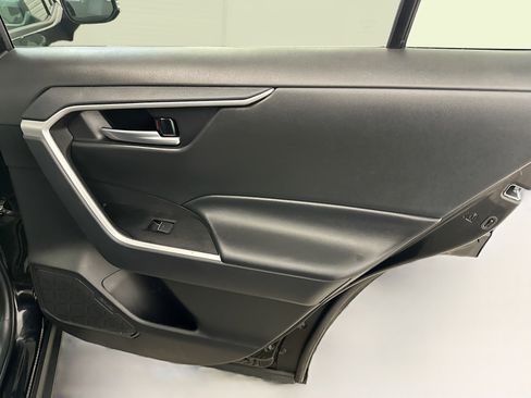 Used 2025 Toyota RAV4 XLE image 33