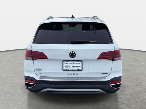 Certified 2023 Volkswagen Taos SE image 6
