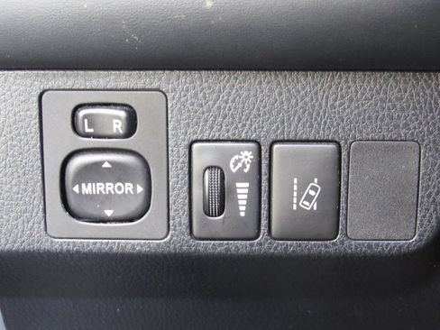 Certified 2018 Toyota RAV4 LE AWD/4WD image 29