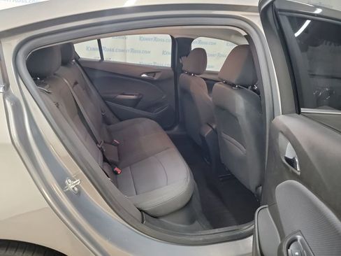 Used 2018 Chevrolet Cruze LT image 12