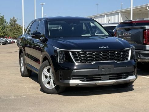 Used 2025 Kia Sorento LX FWD image 2