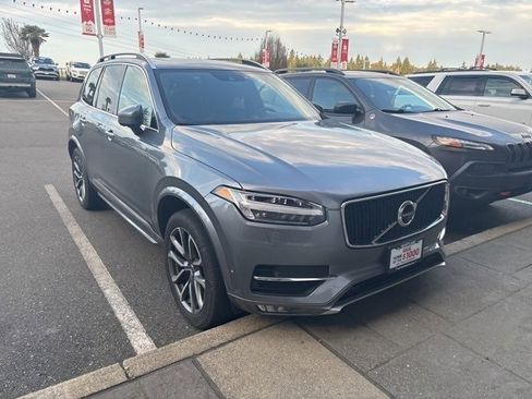 Used 2017 Volvo XC90 T6 Momentum w/ Vision Package image 7
