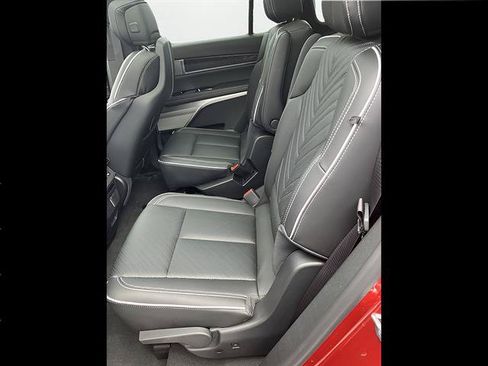 Used 2026 Cadillac Vistiq Platinum w/ LPO, Floor Liner Package AWD/4WD image 10