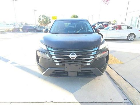 Used 2024 Nissan Rogue S image 10