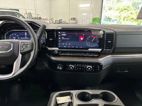 Used 2023 GMC Sierra 1500 Elevation AWD/4WD image 18