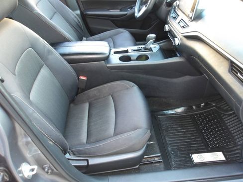Used 2019 Nissan Altima 2.5 S FWD image 7