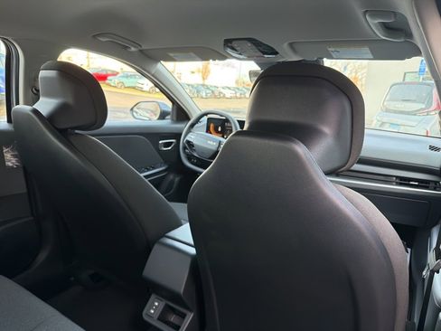 New 2025 Kia K4 LX image 17