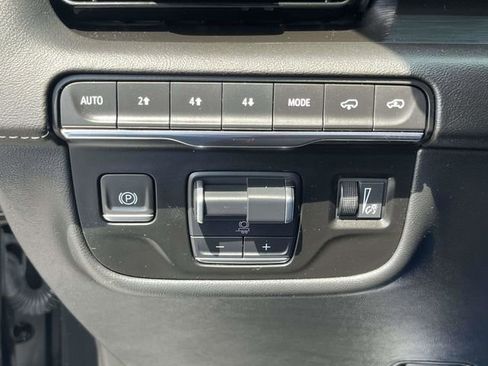 Used 2023 Cadillac Escalade Premium Luxury w/ Performance Package AWD/4WD image 23