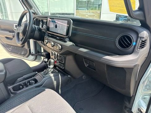 Used 2024 Jeep Wrangler Unlimited Rubicon 4xe AWD/4WD image 31