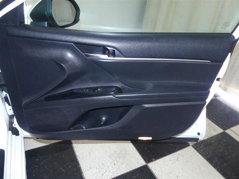 Used 2019 Toyota Camry SE FWD image 21