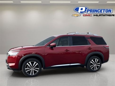 Used 2023 Nissan Pathfinder Platinum w/ Cargo Package image 4