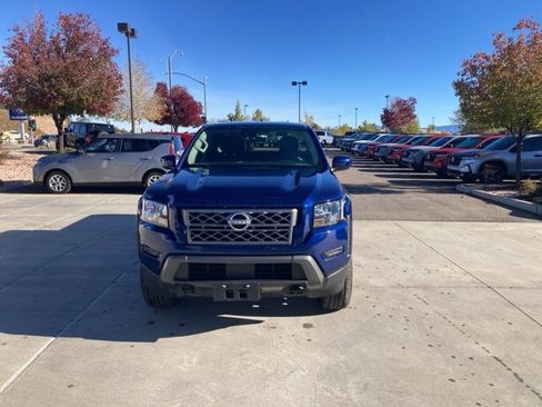 Used 2023 Nissan Frontier SV image 3