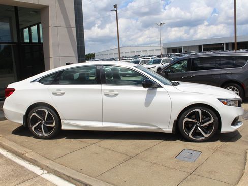 Used 2022 Honda Accord Sport image 3
