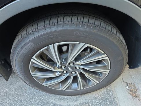 Used 2025 Lincoln Aviator AWD image 4