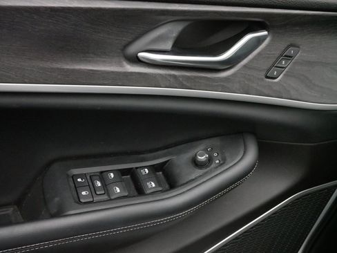 Used 2021 Jeep Grand Cherokee L Limited image 19