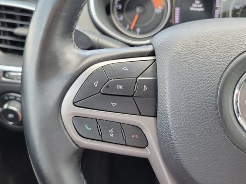 Used 2019 Jeep Cherokee Latitude Plus FWD image 20