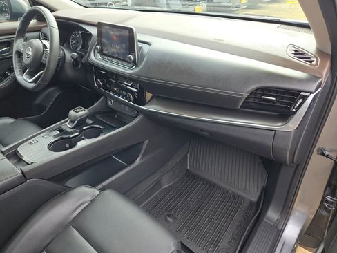 Used 2022 Nissan Rogue SV w/ SV Premium Package FWD image 29