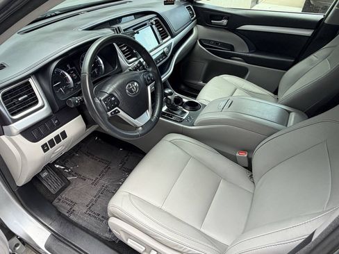 Used 2016 Toyota Highlander XLE AWD/4WD image 15