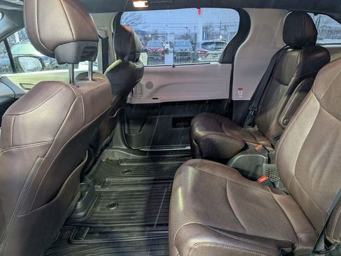 Certified 2023 Toyota Sienna Platinum image 9