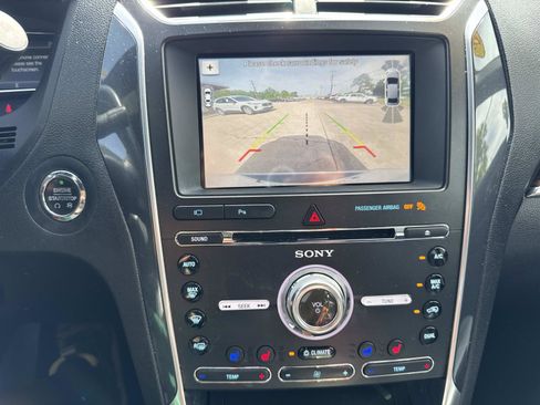 Used 2018 Ford Explorer Limited w/ Ford Safe & Smart Package FWD image 26
