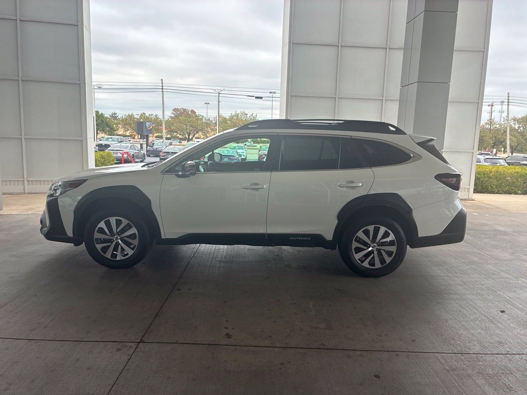 Used 2025 Subaru Outback Premium AWD/4WD image 2