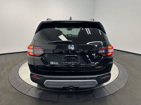 Certified 2025 Honda Pilot TrailSport image 6