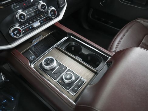 Used 2024 Ford Expedition Limited image 27