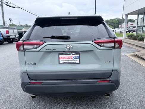 Used 2022 Toyota RAV4 XLE w/ Convenience Package FWD image 8