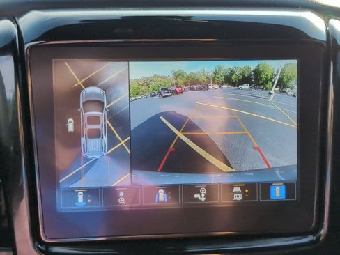 Used 2023 Chevrolet Traverse Premier FWD image 20