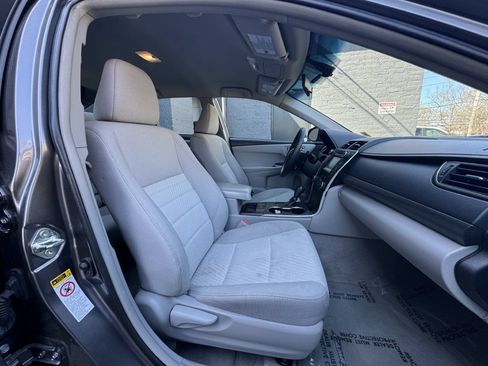 Used 2016 Toyota Camry LE FWD image 15