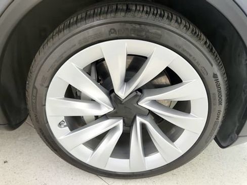 Used 2026 Tesla Model Y 2WD image 85