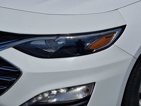 Used 2021 Chevrolet Malibu LT FWD image 9