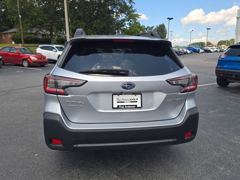 Used 2025 Subaru Outback Premium AWD/4WD image 4