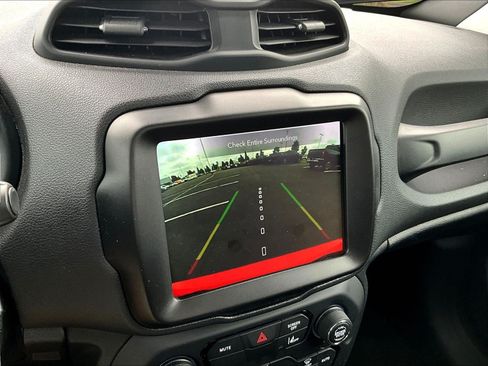 Used 2023 Jeep Renegade Altitude AWD/4WD image 13