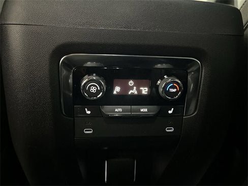 New 2025 Chevrolet Suburban Premier image 21