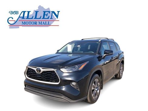 Used 2023 Toyota Highlander XLE AWD/4WD image 1