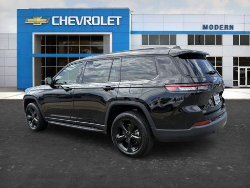 Used 2023 Jeep Grand Cherokee L Limited w/ Black Appearance Package AWD/4WD image 3