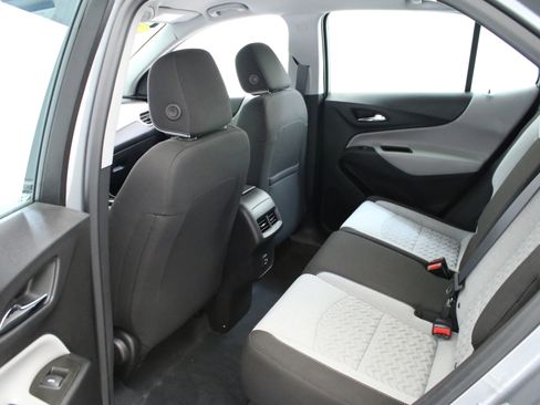 Used 2024 Chevrolet Equinox LS FWD image 24