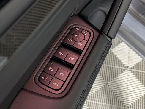 New 2026 Porsche Cayenne GTS image 27