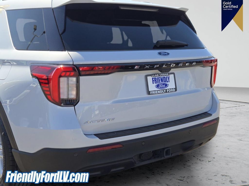 Certified 2025 Ford Explorer Active RWD image 5