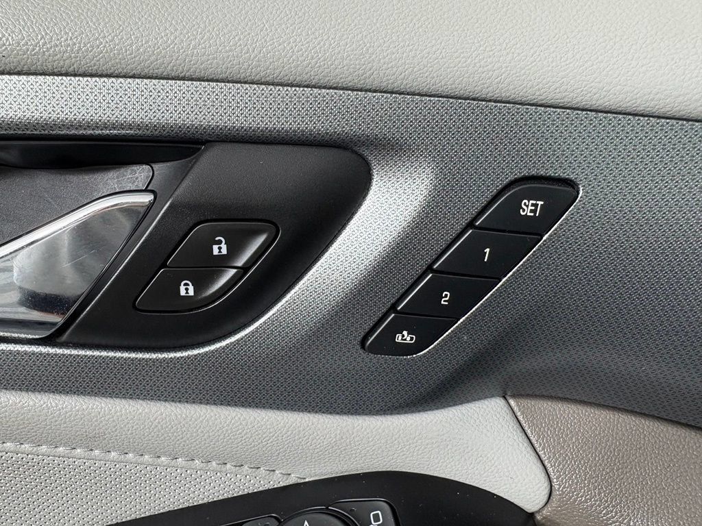 Used 2019 Chevrolet Traverse Premier w/ Driver Confidence II Package FWD image 13