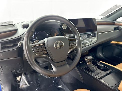Used 2023 Lexus ES 350 w/ Premium Package image 4